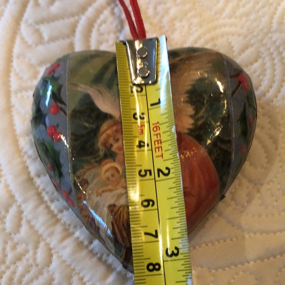 👼 Angel & Manger Paper Machete Puffed Heart Ornament - Picture 7 of 9